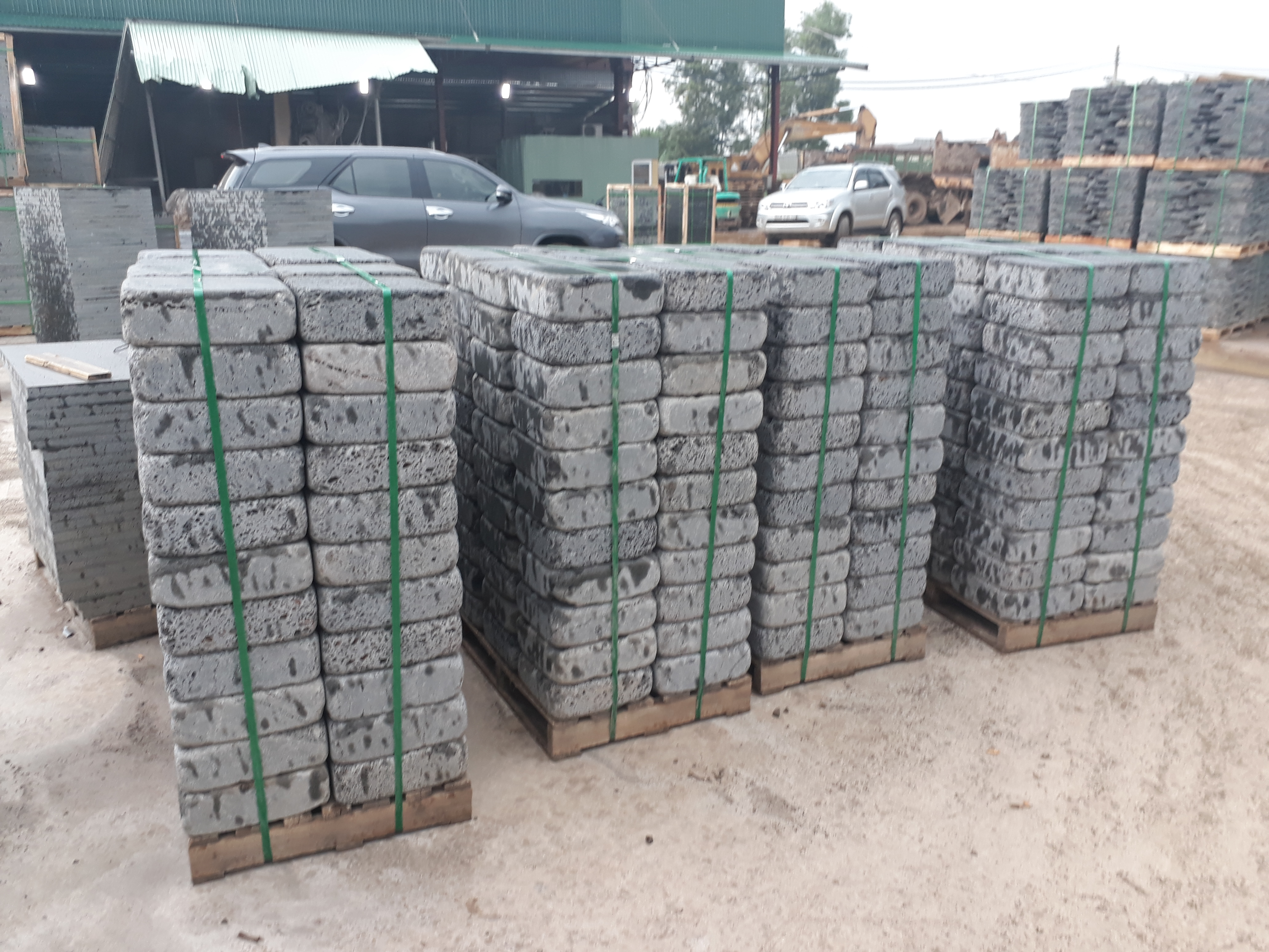 현무암사구석(굴림) (5).jpg