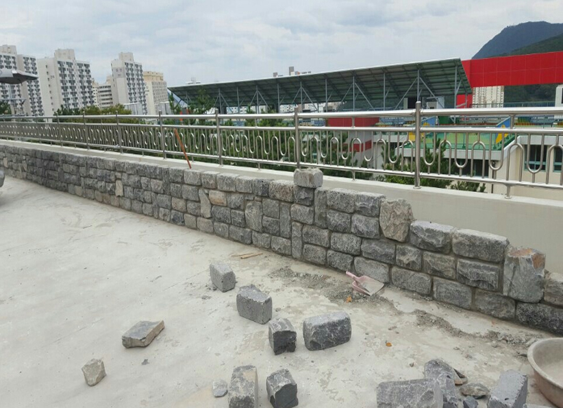 담장석시공 01.jpg