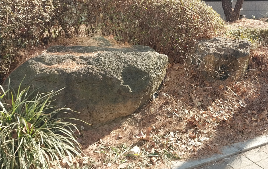 현무암원석 배치용 01.jpg