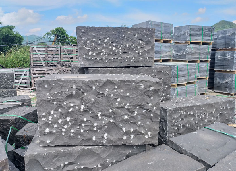 블랙바쟌 성각석 002.jpg