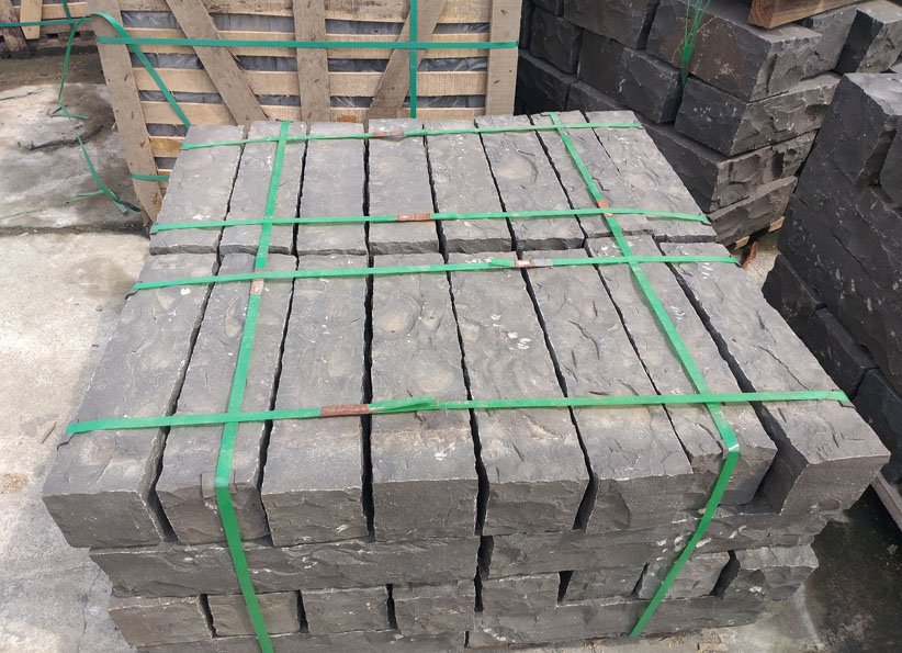 블랙바쟌 경계석 002.jpg