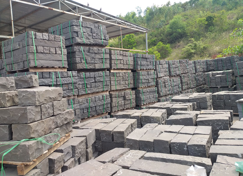 블랙바쟌 경계석 003.jpg