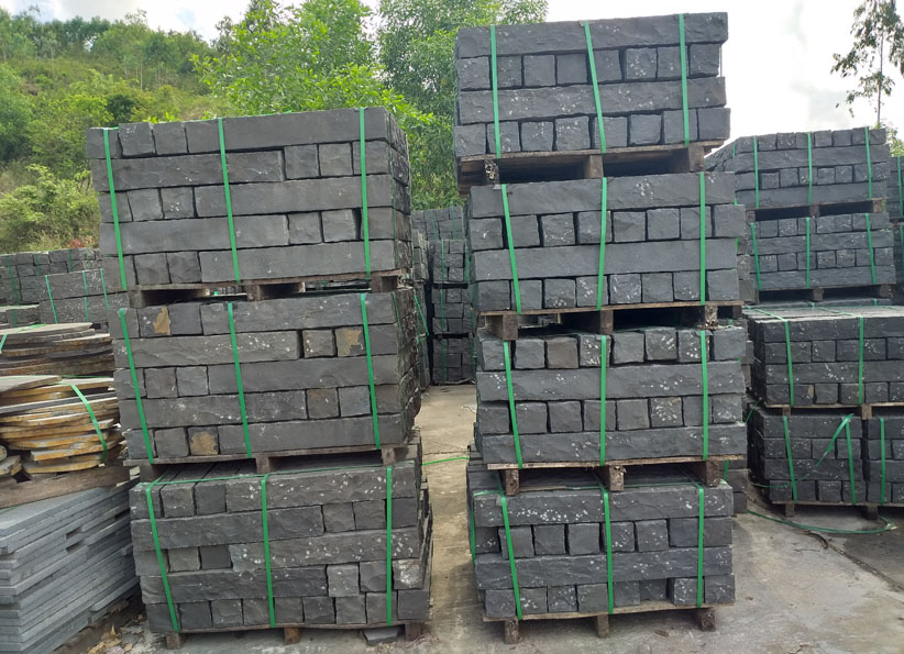 블랙바쟌 경계석 004.jpg